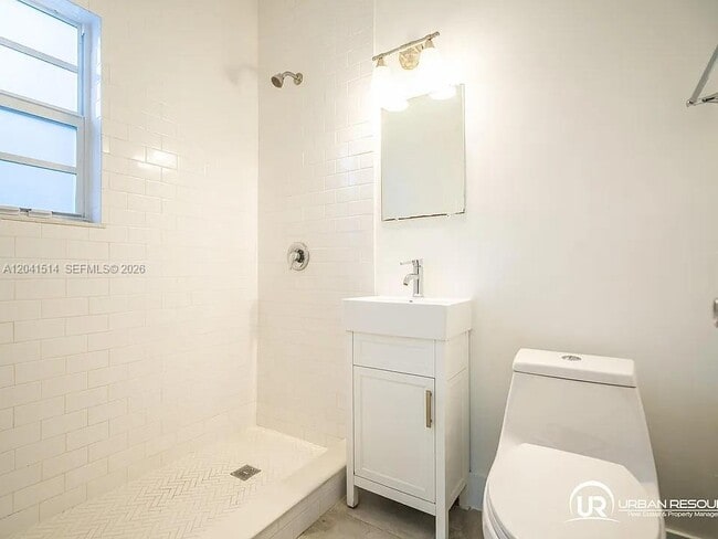 Building Photo - 245 79th St