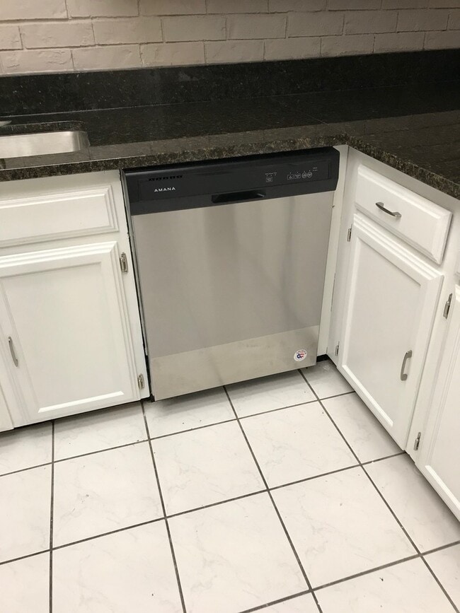 Building Photo - Gorgeous Carrollton Townhome