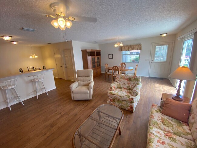 Building Photo - Beautiful 2 + 2 Villa, Mostly Furnished AN...