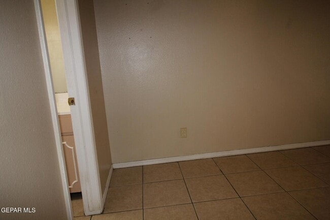 Building Photo - 10711 Ivanhoe Dr