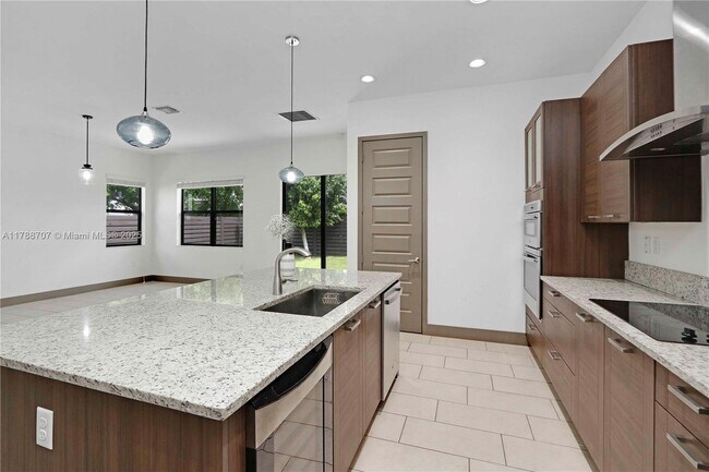 Building Photo - 15957 SW 136 Way