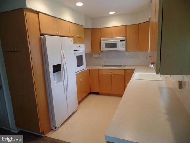 Building Photo - 7410 Tillman Dr