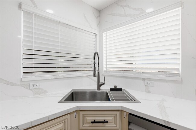 Building Photo - 3647 McMurty Ct