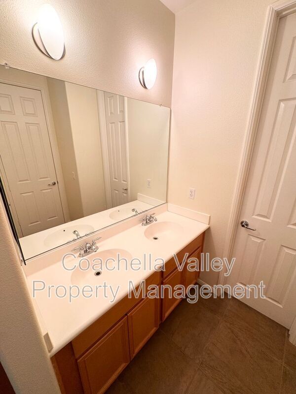 Building Photo - 138 Shoreline Dr