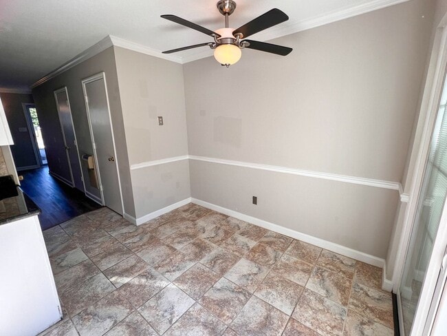 Building Photo - Charming Brick Townhome in Clemmons/Winston Salem w/ Community Pool!