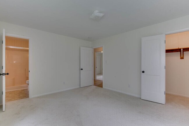 Building Photo - 2637 N Elizabeth Harbor Dr