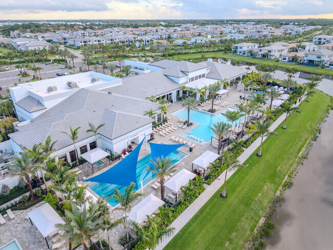 Building Photo - 9524 Riverside Pk Dr