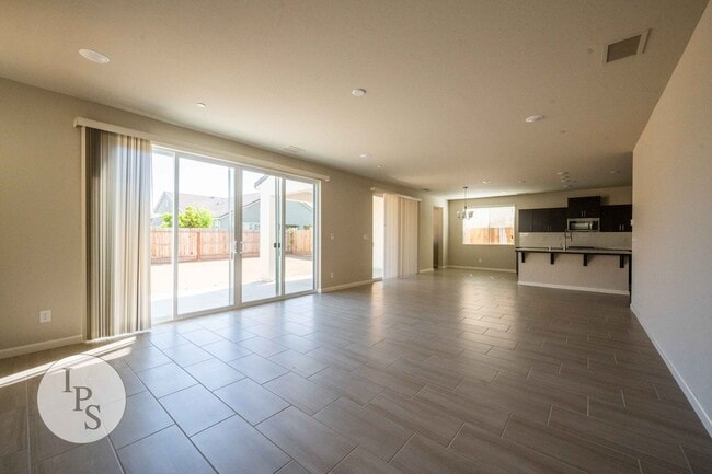 Building Photo - Brand New Clovis Home, 4BR/3BA, With Solar...