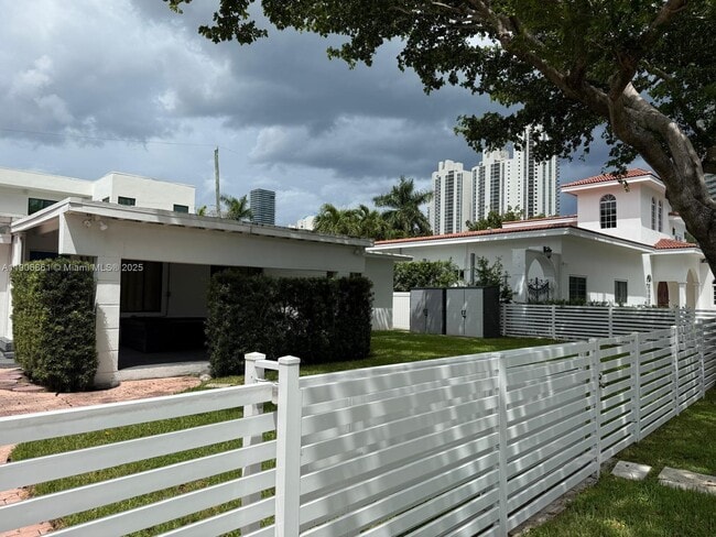 Building Photo - 245 189th Terrace