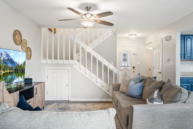 Building Photo - Spacious 3 Bedroom Townhouse-Style Condo N...