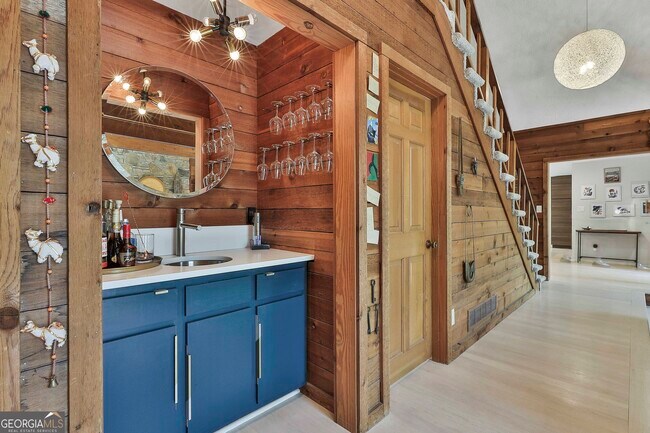 Building Photo - 115 Rolling Green