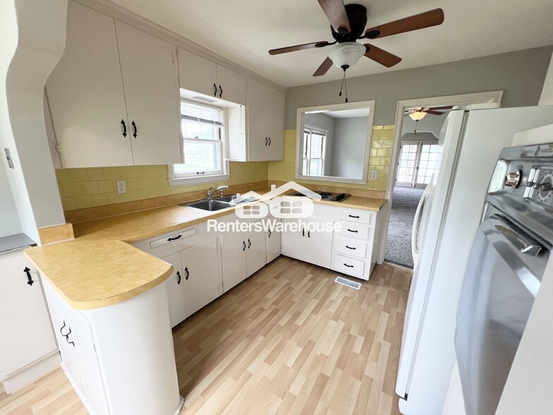 Building Photo - 9317 Huhn Blvd