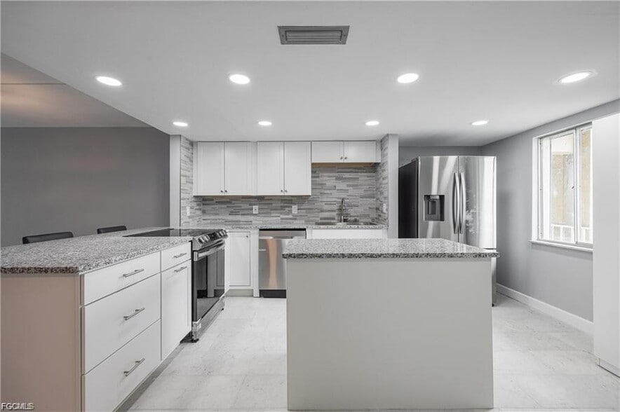 Building Photo - 2244 Winkler Ave