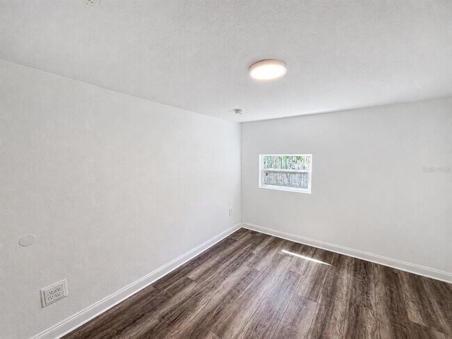 Building Photo - 2310 S Shine Ave