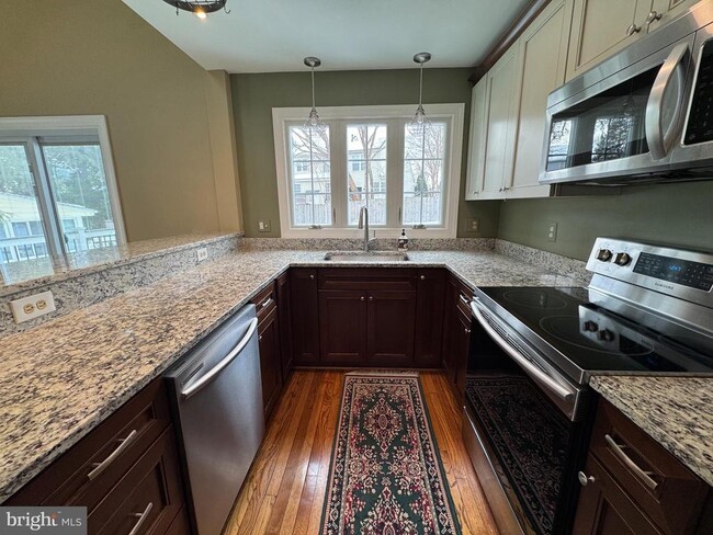 Building Photo - 15 Linden Hill Way SW