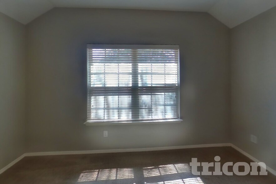 Building Photo - 1216 Honeywood Ln