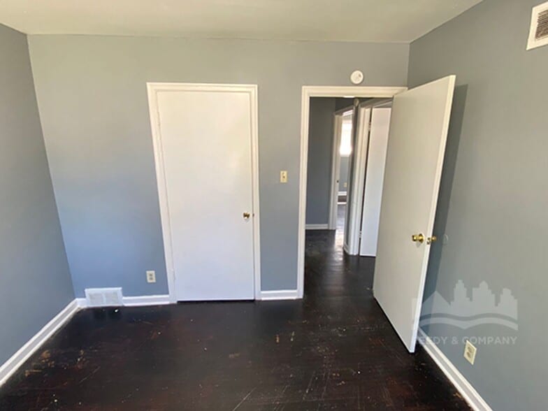 Building Photo - 2463 Brewster Ave