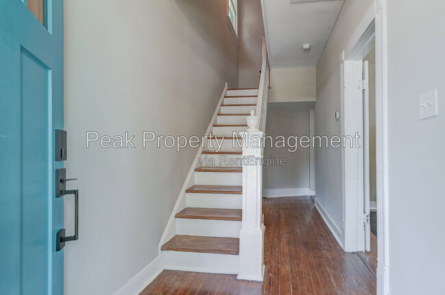 Building Photo - 3022 Groveland Ave