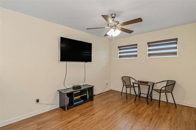 Building Photo - 2016 Santa Fe Cir