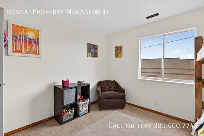 Building Photo - 894 N 160 W