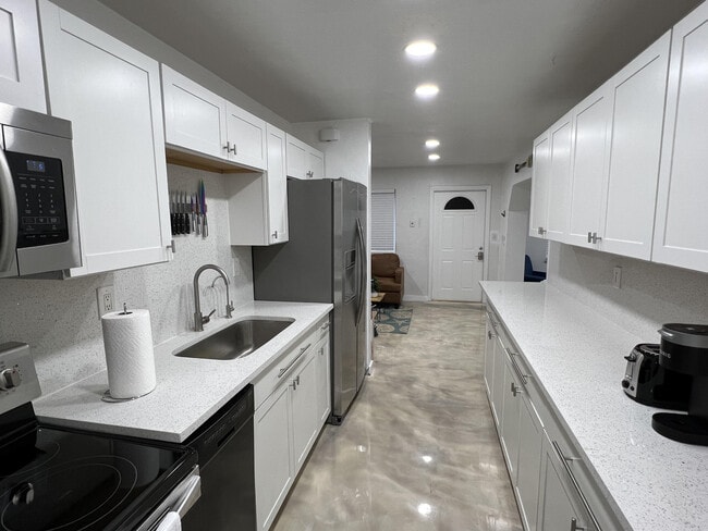 Building Photo - 2648 NE 15th Terrace