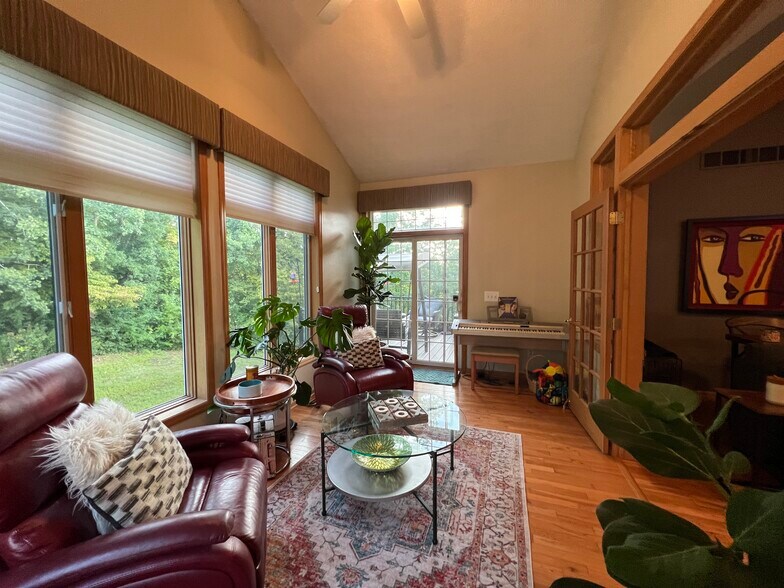 Building Photo - 13904 Shoreside Ct