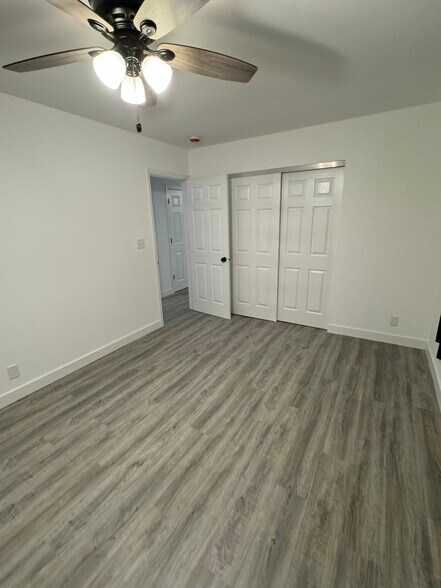 Building Photo - 306 S Hemlock St