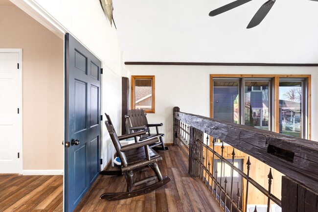 Building Photo - Fully Furnished 3 Bedroom Lakefront Home o...