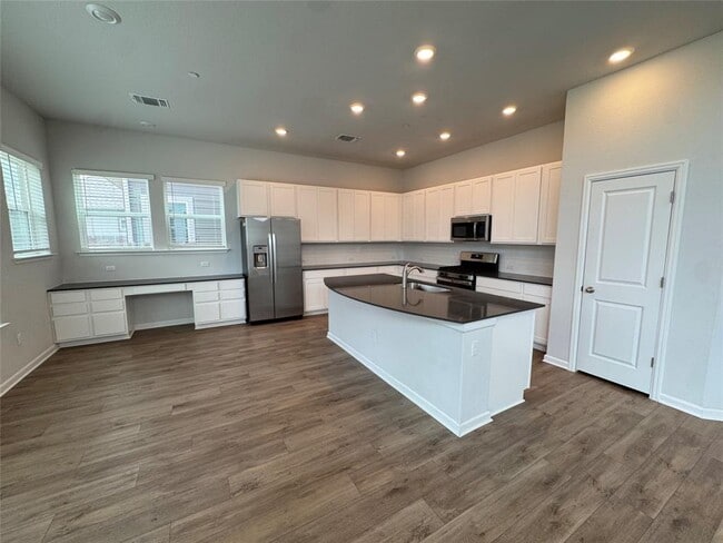 Building Photo - 3000 Chisholm Trail Rd