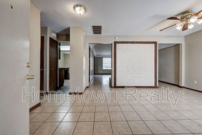 Building Photo - 7301 Edenborough Dr