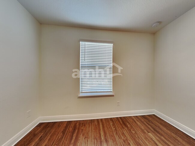 Building Photo - 1048 Lake Trudy Dr