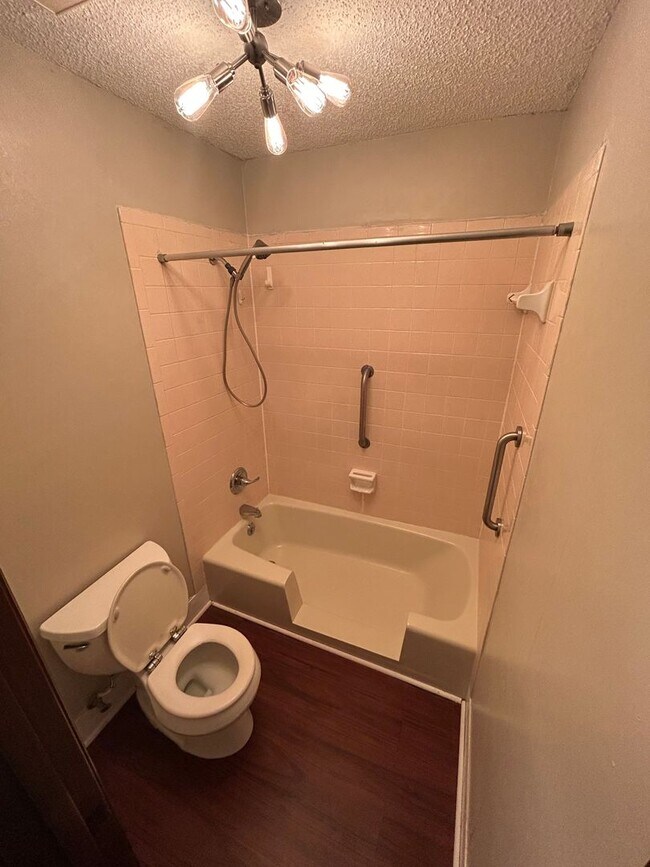 Building Photo - Spacious 3-Bedroom Home with Fenced Yard &...