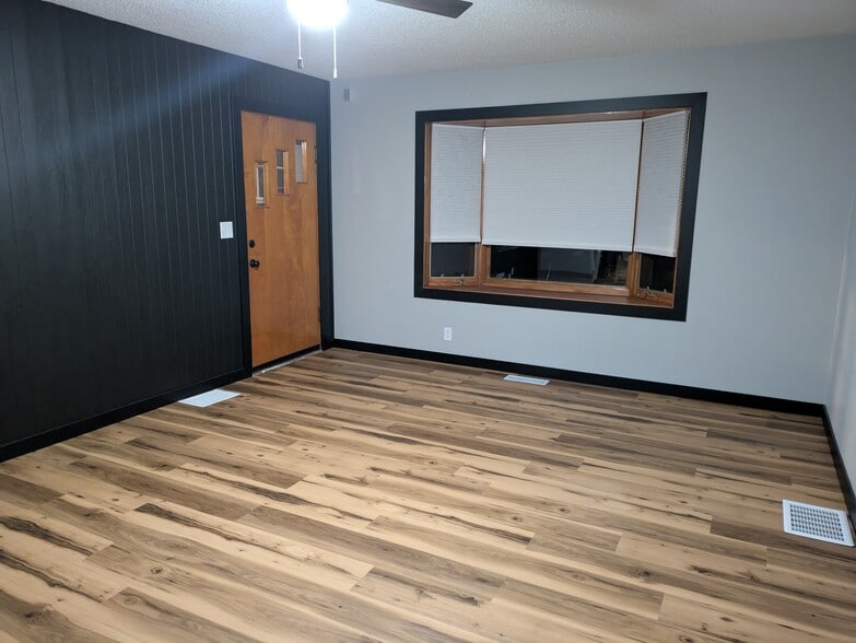 Upstairs living room - 2222 Diagonal Rd