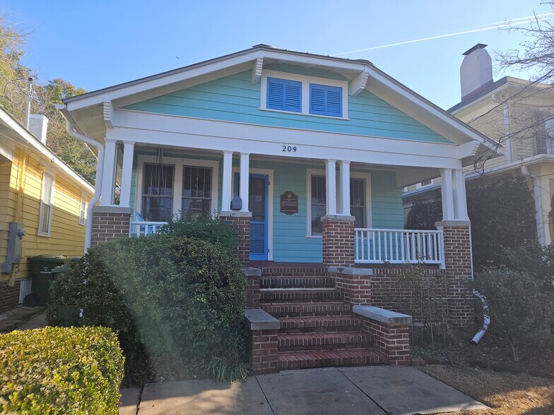 Building Photo - 209 S 2nd St