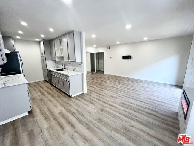 Building Photo - 1750 Camino Palmero St