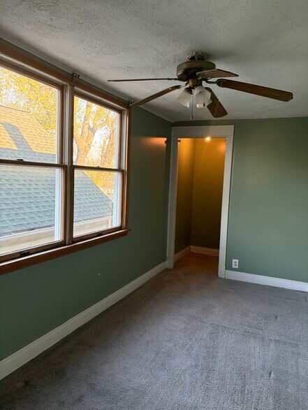 Building Photo - 87 Dempster St