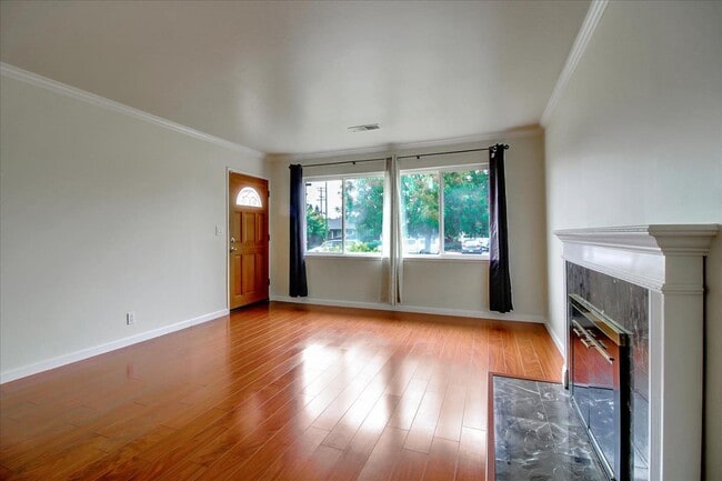 Building Photo - 1535 San Joaquin Ave