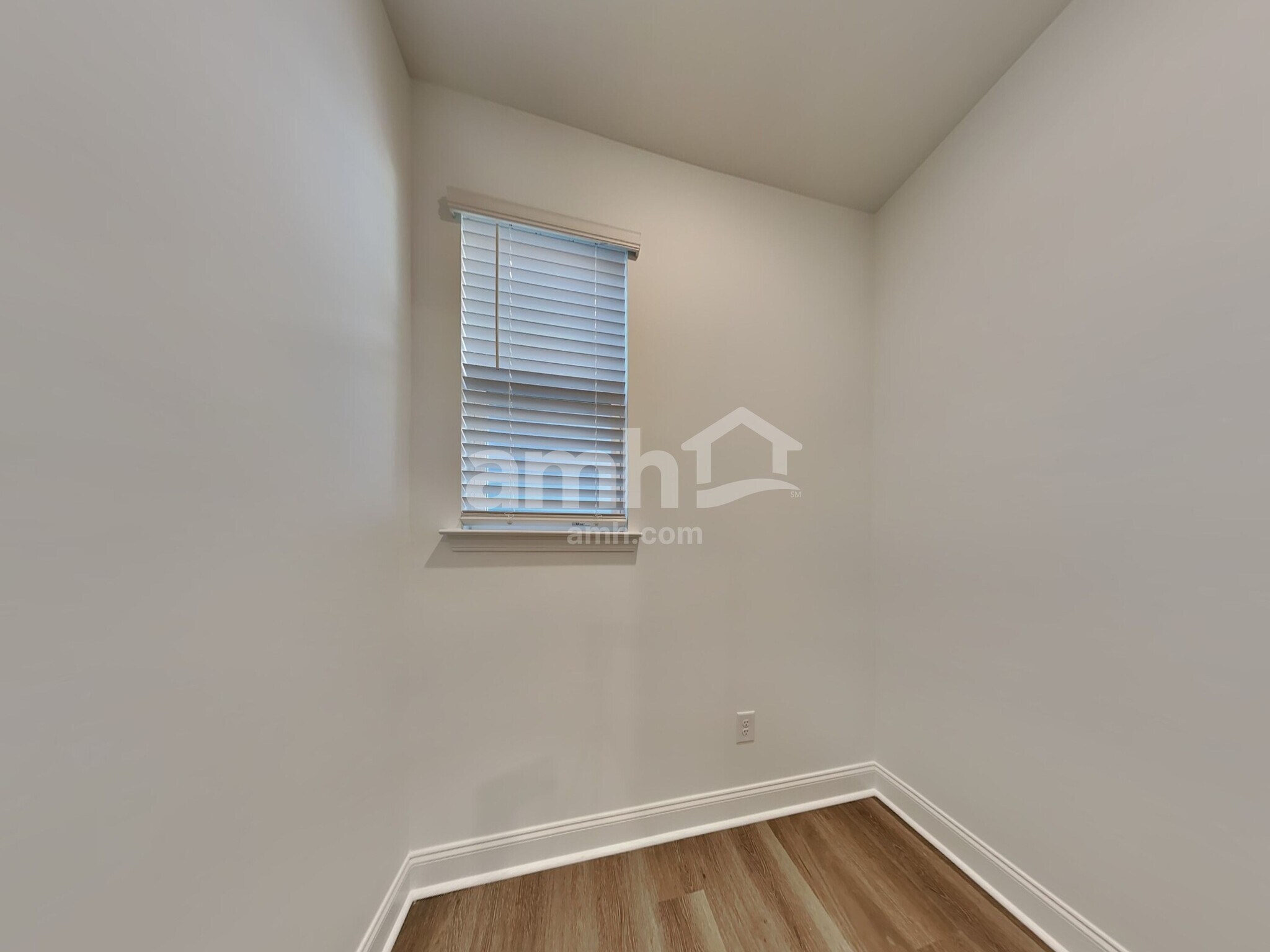 Building Photo - 106 Trevino Dr