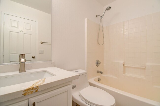 Building Photo - BEAUTIFUL 2 STORY SINGLE FAMILY HOME WITH 3 BEDROOMS AND 2.5 BATHS LOCATED IN SOUTHWEST