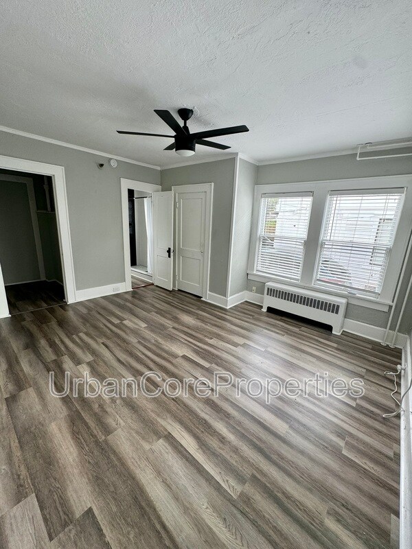 Building Photo - 236 10th Ave NE