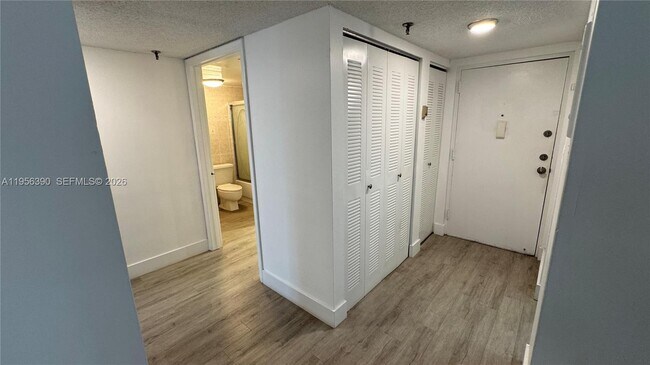 Building Photo - 9688 Fontainebleau Blvd