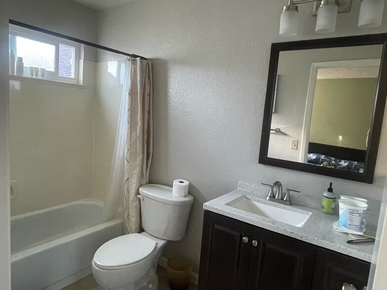 Building Photo - 127 Shepardson Ln