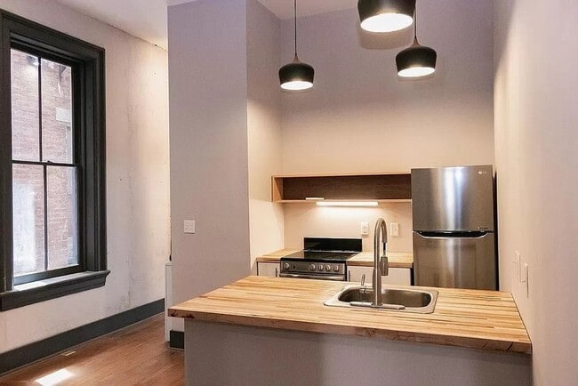 Primary Photo - 207 W McMicken Ave