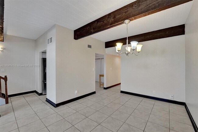 Building Photo - 760 E Coco Plum Cir