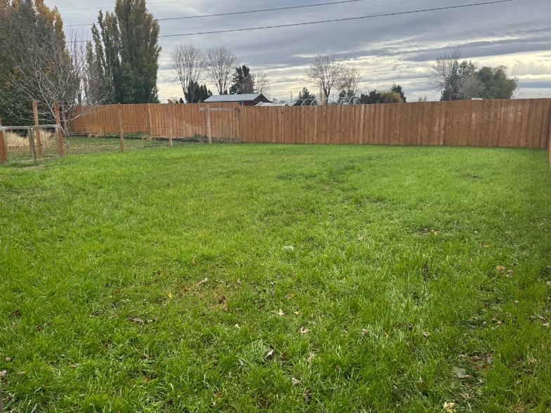 Building Photo - 9441 Maple Dr NE