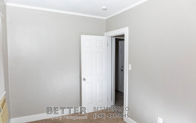 Building Photo - 104-108 Henderson St