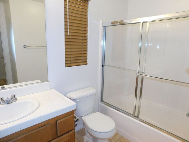 Building Photo - Exceptional 3 bed, 3.5 bath home in Irvine.