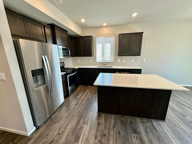 Building Photo - 4 Bedroom Home with Attached 2 Car Garage!