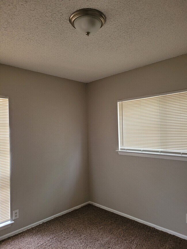 Building Photo - 7006 Glen Grove San Antonio TX 78239