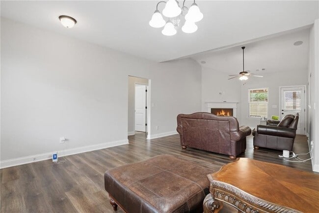 Building Photo - 612 Stevens Pl